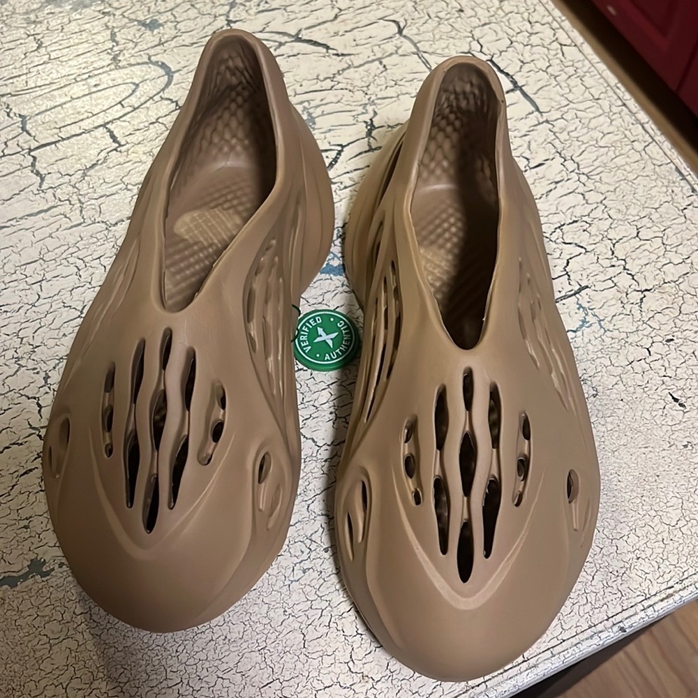 Yeezy foam runner size 8